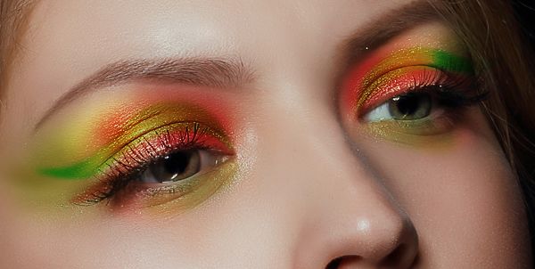 How to Apply Creative Makeup with Photoshop 12
